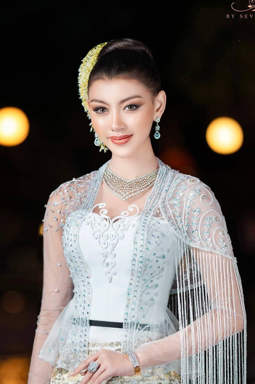 Cô đang chuẩn bị tham gia Miss World Myanmar 2025.