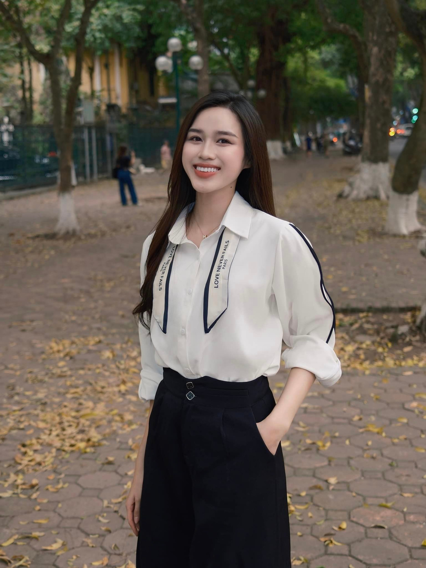 Nàng hậu đang là CEO của một trung tâm chăm sóc sắc đẹp. Nàng hậu đang là CEO của một trung tâm chăm sóc sắc đẹp.