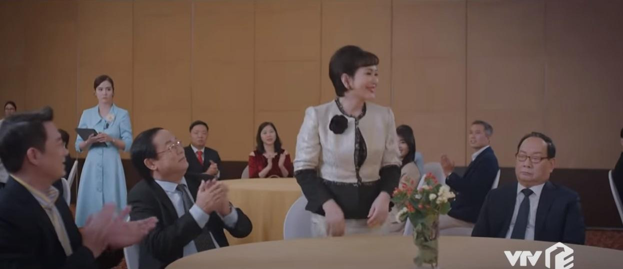 Bà Nhung và ông Long vẫn xem nhau như kẻ thù Bà Nhung và ông Long vẫn xem nhau như kẻ thù