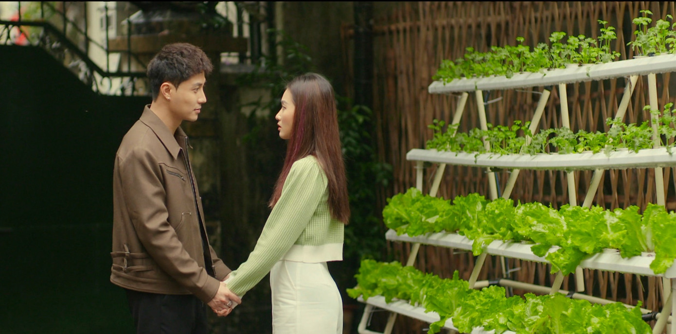 Trâm Anh bất ngờ chọn ở lại nhà chồng. Trâm Anh bất ngờ chọn ở lại nhà chồng.