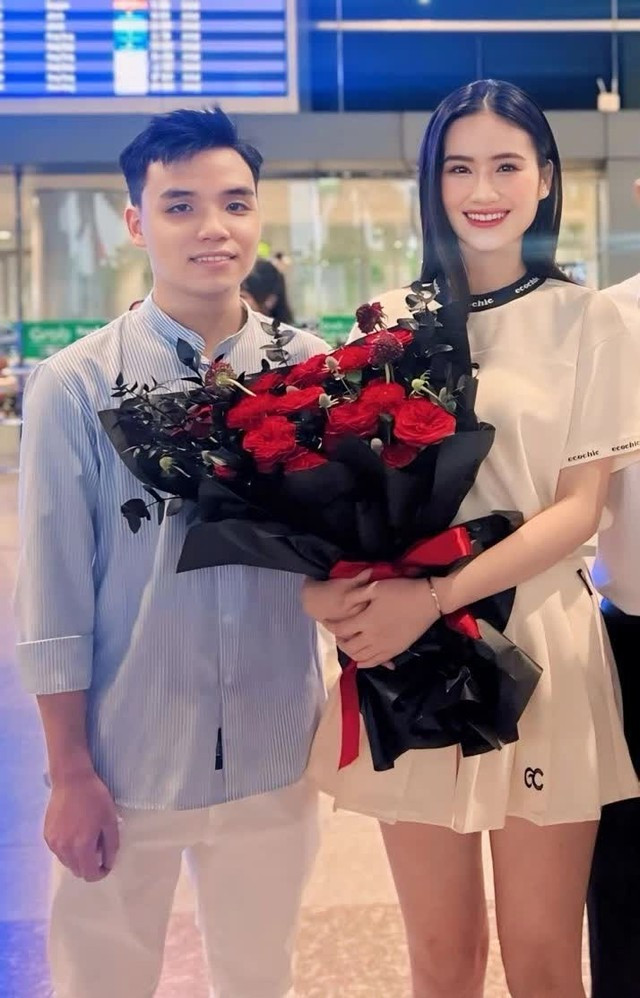 Anh Kiệt không ra sân bay tiễn Ý Nhi đi nước ngoài như mọi lần. Anh Kiệt không ra sân bay tiễn Ý Nhi đi nước ngoài như mọi lần.