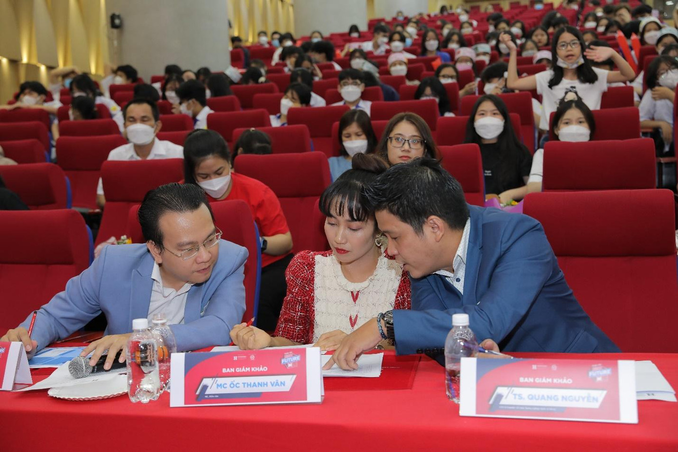 Bộ 3 Giám khảo quyền lực và cũng là những huấn luyện viên đồng hành cùng các thí sinh trong các vòng thi. Bộ 3 Giám khảo quyền lực và cũng là những huấn luyện viên đồng hành cùng các thí sinh trong các vòng thi.