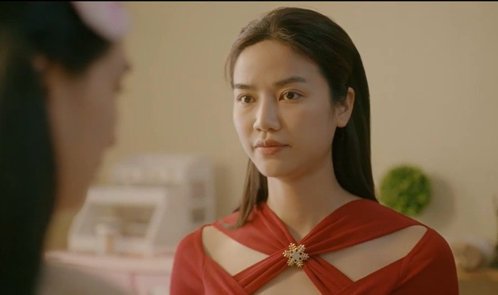 Nhưng màn biến hình của cô bị chê kém xinh.