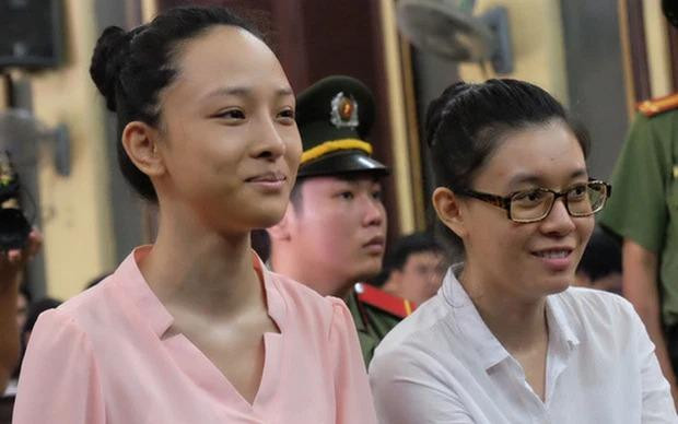 Phương Nga và bạn thân hầu tòa. Phương Nga và bạn thân hầu tòa.