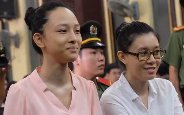 Phương Nga và bạn thân hầu tòa.