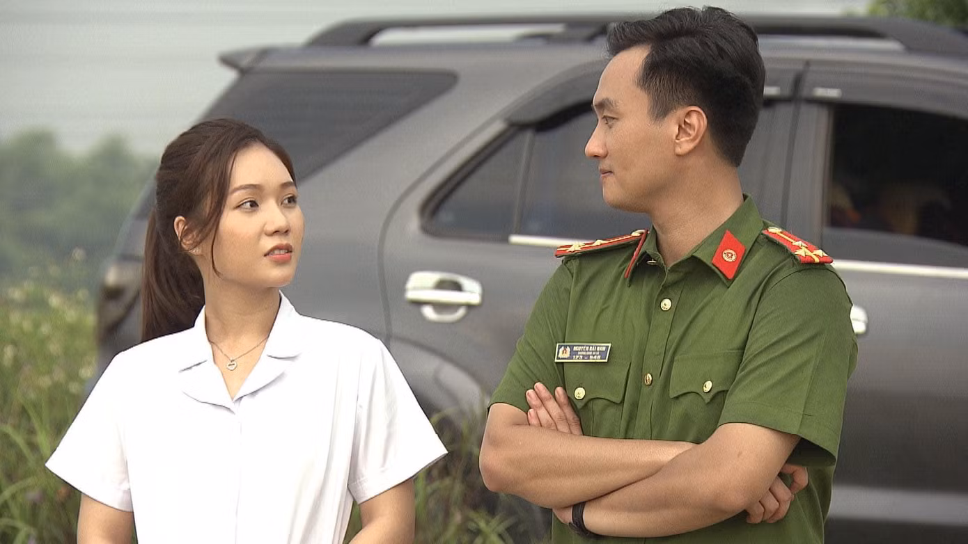 Cả nam, nữ chính Phố Trong Làng đều bị chê về diễn xuất