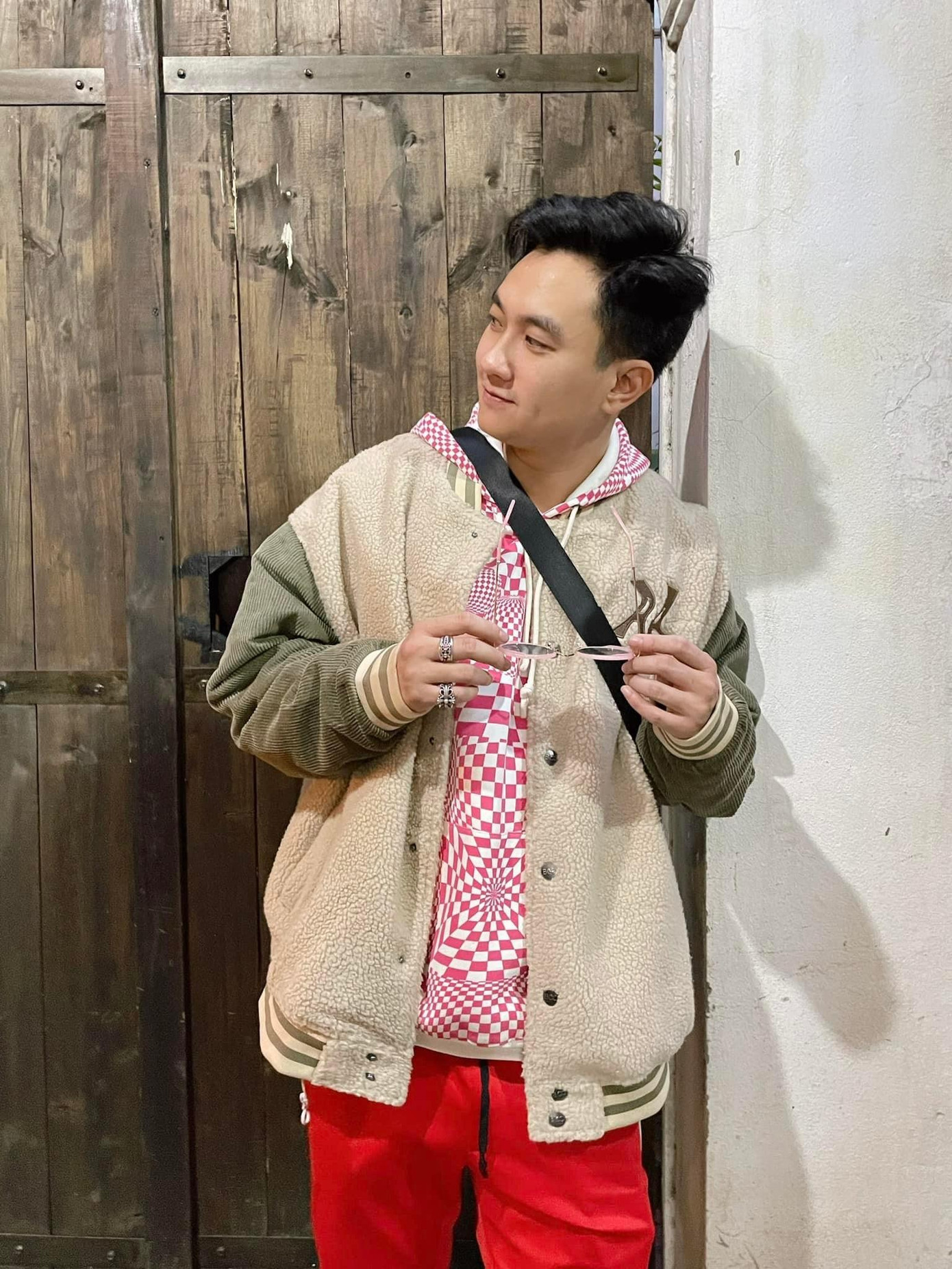 Phạm Anh Tuấn bức xúc lên tiếng chỉ trích những bài đăng chê bai mình diễn dở Phạm Anh Tuấn bức xúc lên tiếng chỉ trích những bài đăng chê bai mình diễn dở