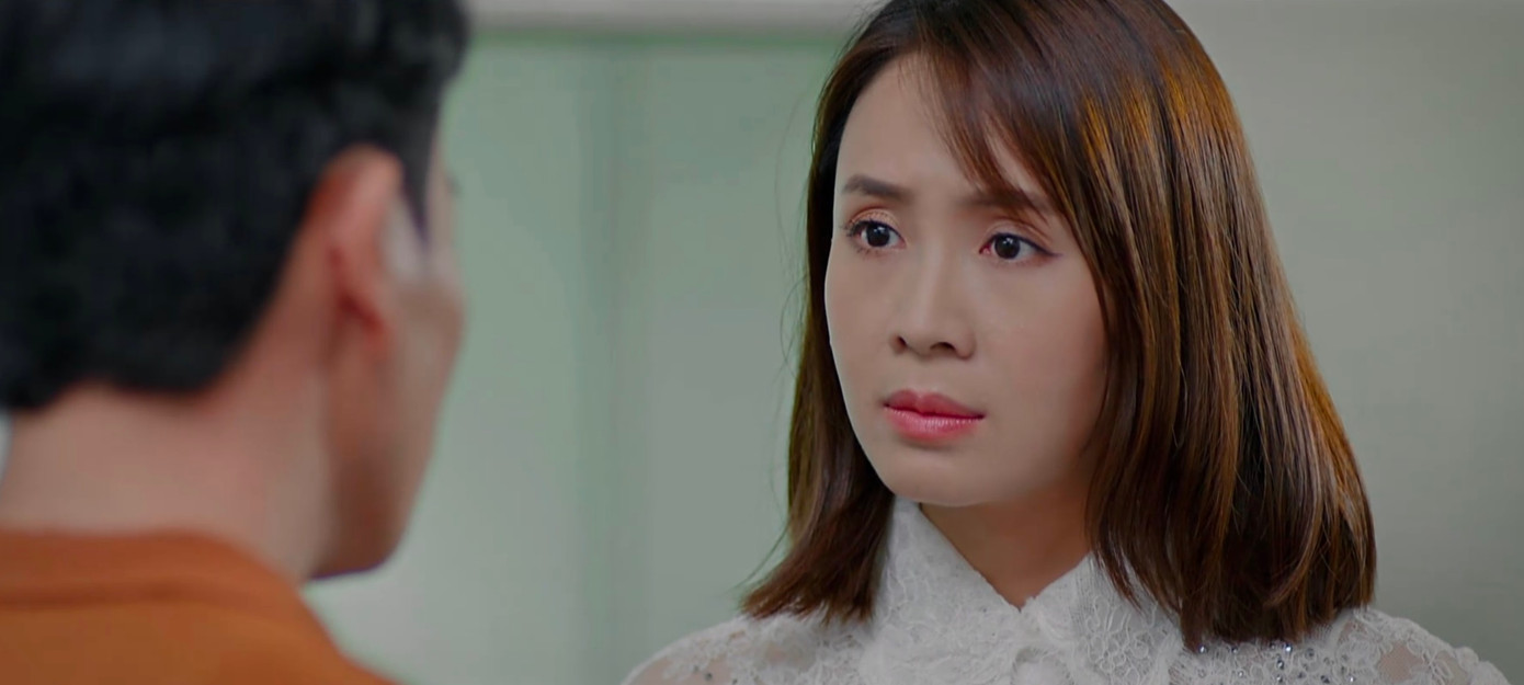 Cô lúc nào cũng chỉ biết buồn bã chán nản và người khác phải hỗ trợ. Cô lúc nào cũng chỉ biết buồn bã chán nản và người khác phải hỗ trợ.