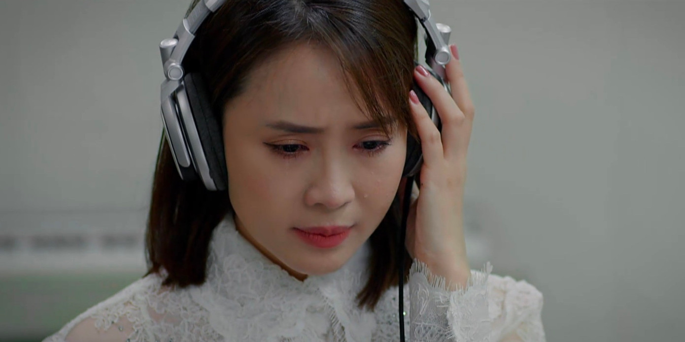 Ngân Hà chính là nữ chính mặt sầu của phim Việt. Ngân Hà chính là nữ chính mặt sầu của phim Việt.