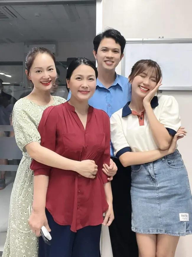 Làm thế nào để nhân vật trong quá khứ và hiện tại gặp nhau? Làm thế nào để nhân vật trong quá khứ và hiện tại gặp nhau?