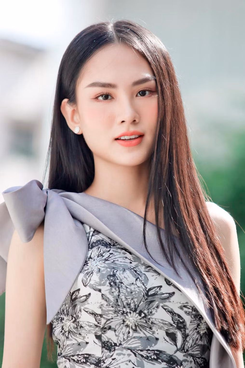 Nàng hậu ứng biến rất thông minh, khéo léo