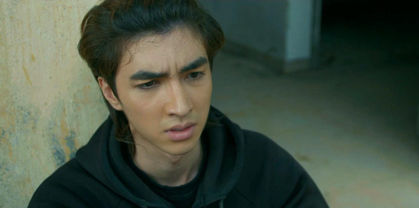 Nhân vật Khải có màn lột mặt nạ vào cuối phim khiến khán giả bất ngờ Nhân vật Khải có màn lột mặt nạ vào cuối phim khiến khán giả bất ngờ