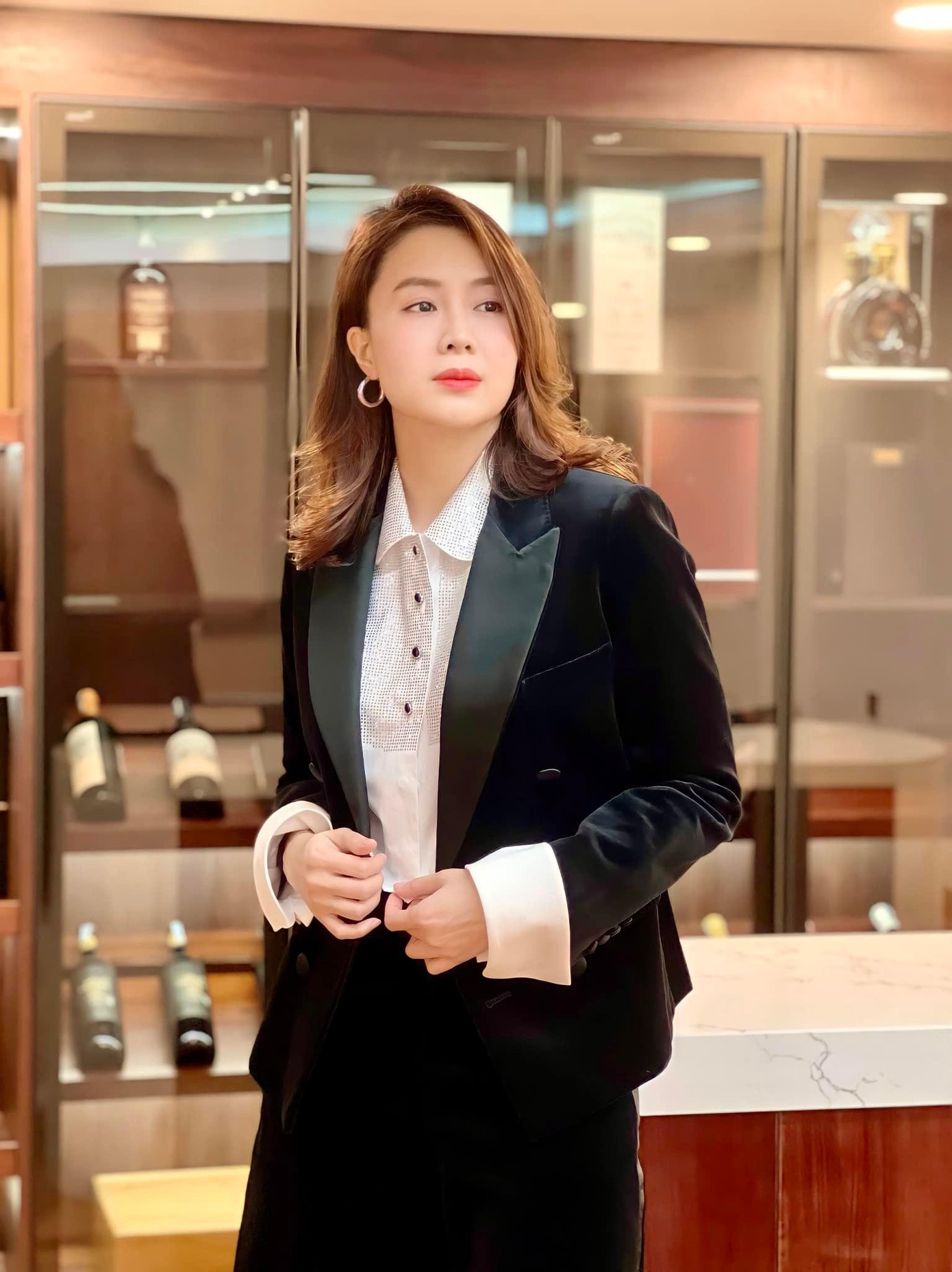 Nữ diễn viên ăn mặc đơn giản, kín đáo hơn phim trước Nữ diễn viên ăn mặc đơn giản, kín đáo hơn phim trước