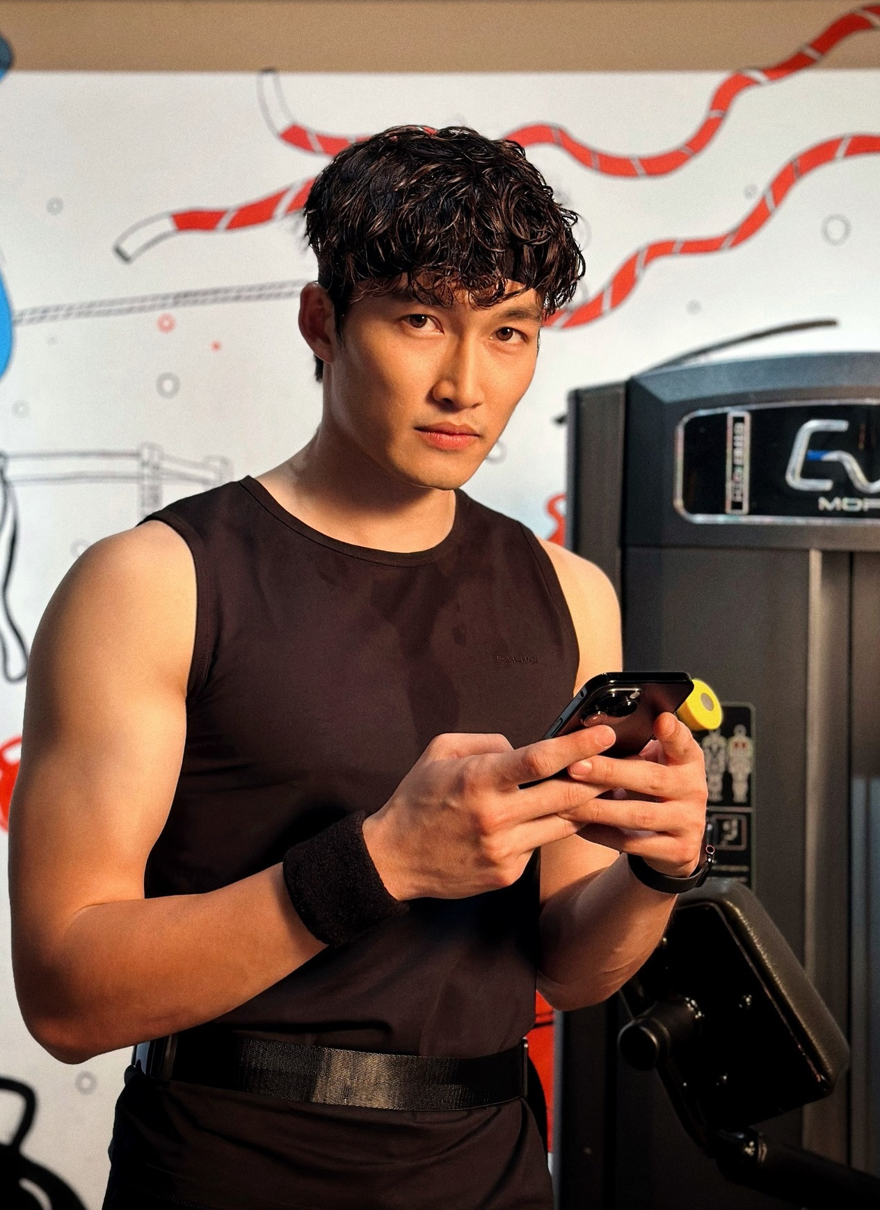 Tạo hình mới mẻ của Đình Tú trong phim "Đừng Nói Khi Yêu".