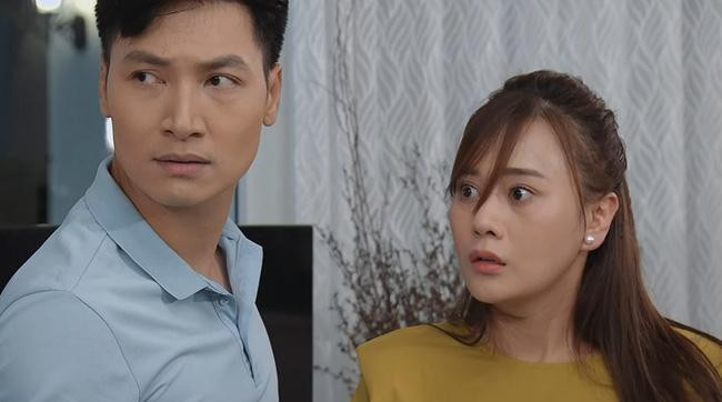 Nam bàng hoàng nghe hai mẹ con Thy nói xấu ông Sinh.