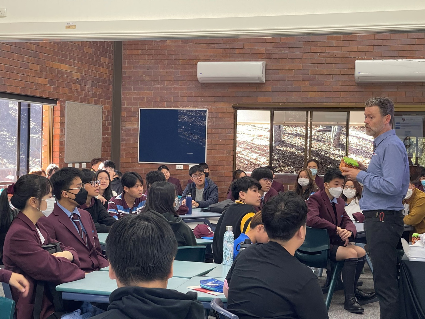 Trải nghiệm lớp học mẫu cùng bạn bè người bản xứ tại trường ở Úc. Trải nghiệm lớp học mẫu cùng bạn bè người bản xứ tại trường ở Úc.