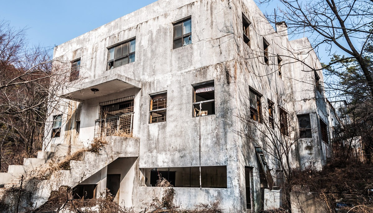 Các bệnh viện bỏ hoang luôn ẩn chứa nhiều điều đáng sợ.