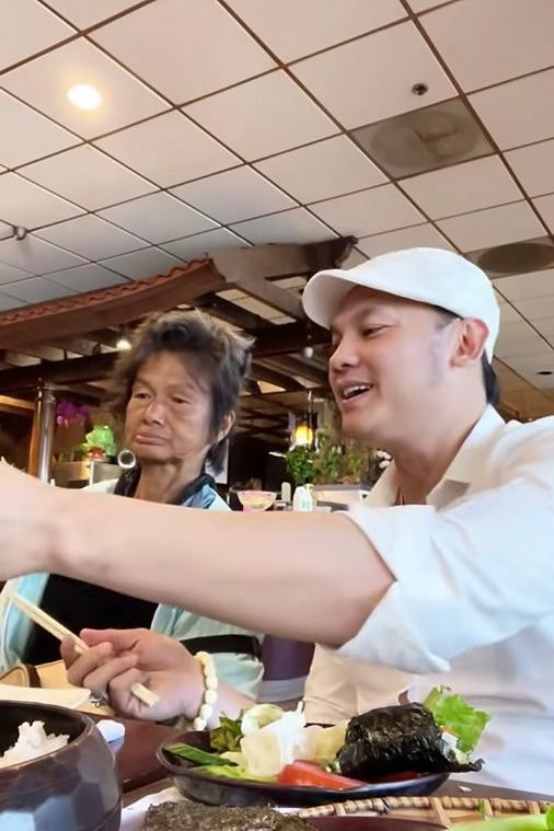 Kim Tiểu Long và ca sĩ Kim Ngân.