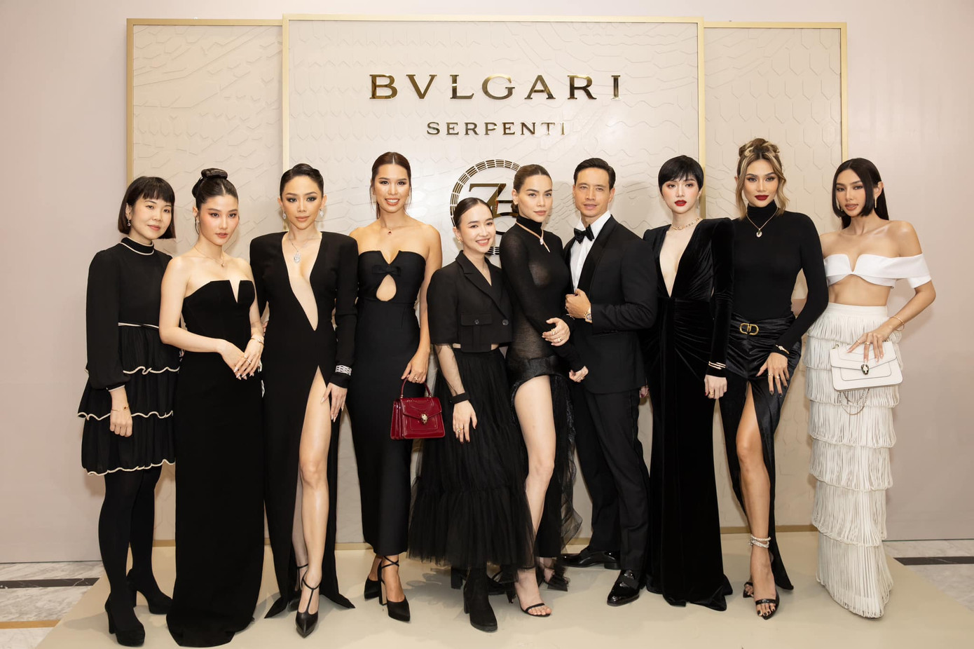 Việc được mời tham gia những sự kiện dành riêng cho khách VIP sẽ khiến khách hàng cảm thấy được đối xử đặc biệt và từ đó ưu ái nhãn hàng hơn. Việc được mời tham gia những sự kiện dành riêng cho khách VIP sẽ khiến khách hàng cảm thấy được đối xử đặc biệt và từ đó ưu ái nhãn hàng hơn.