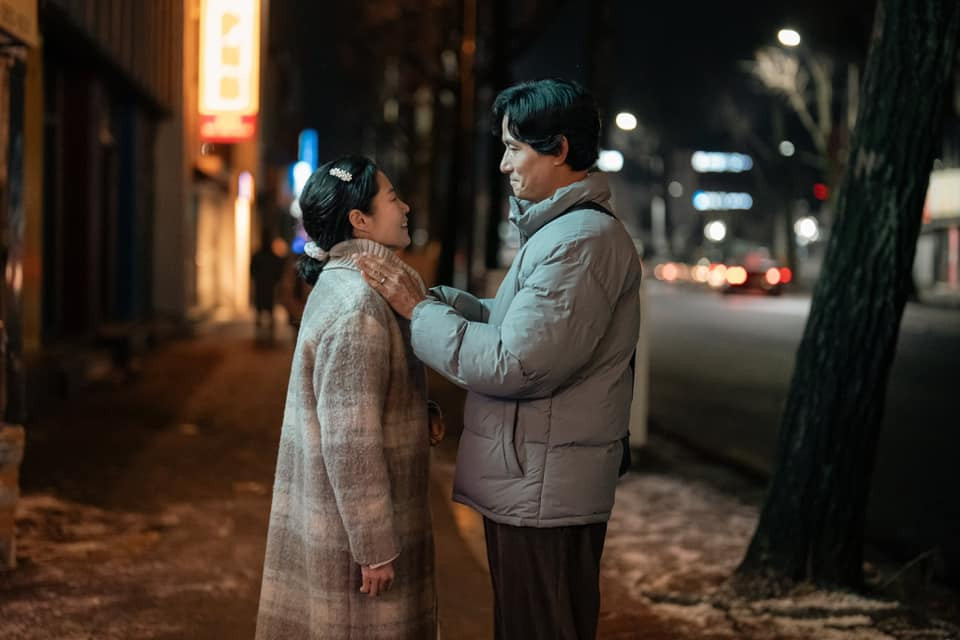 Họ đang chuẩn bị đón mùa Đông khi tuổi già ập đến. Họ đang chuẩn bị đón mùa Đông khi tuổi già ập đến.