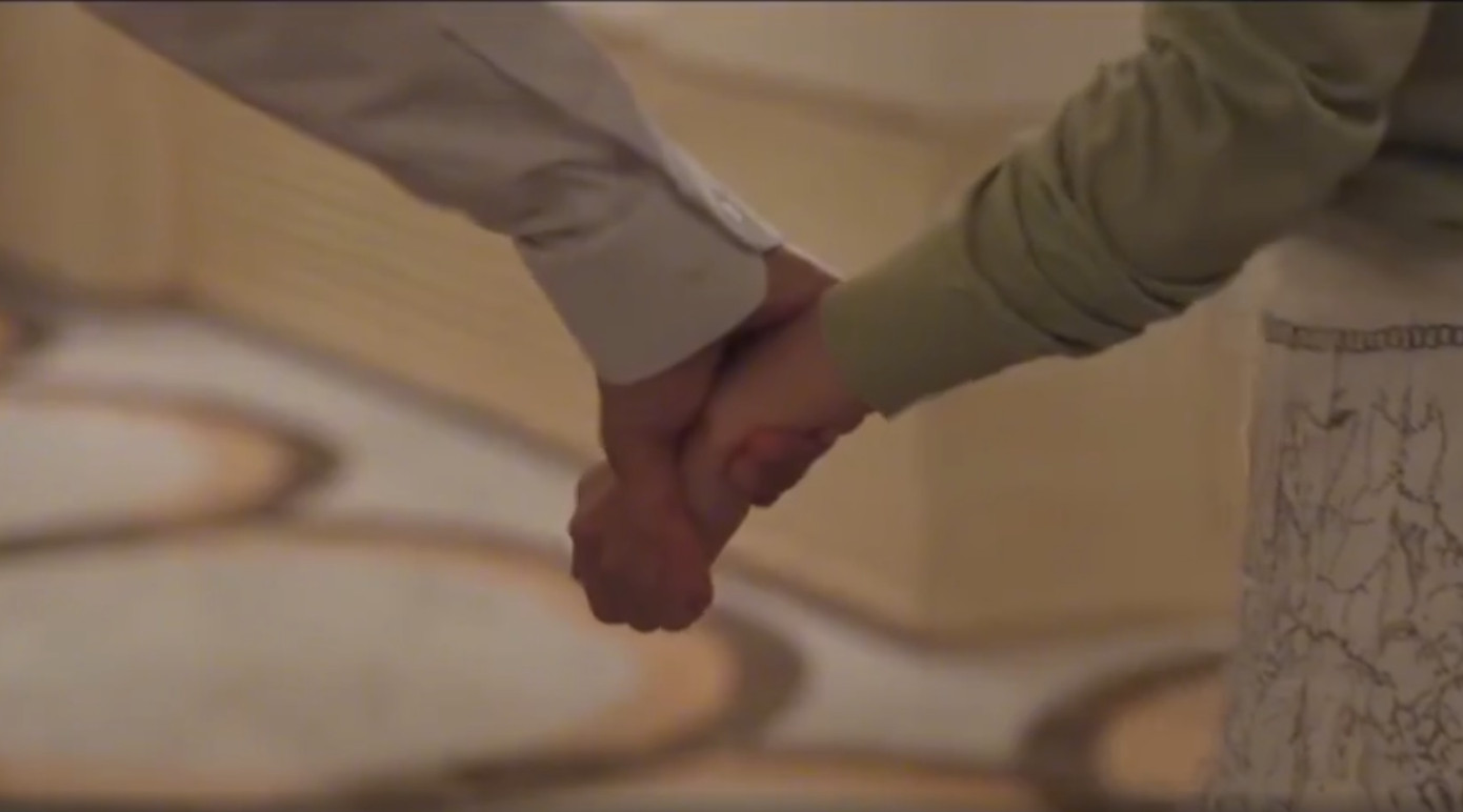 Hiếm hoi lắm tổng tài mới có cử chỉ tình cảm với vợ thế này. Hiếm hoi lắm tổng tài mới có cử chỉ tình cảm với vợ thế này.