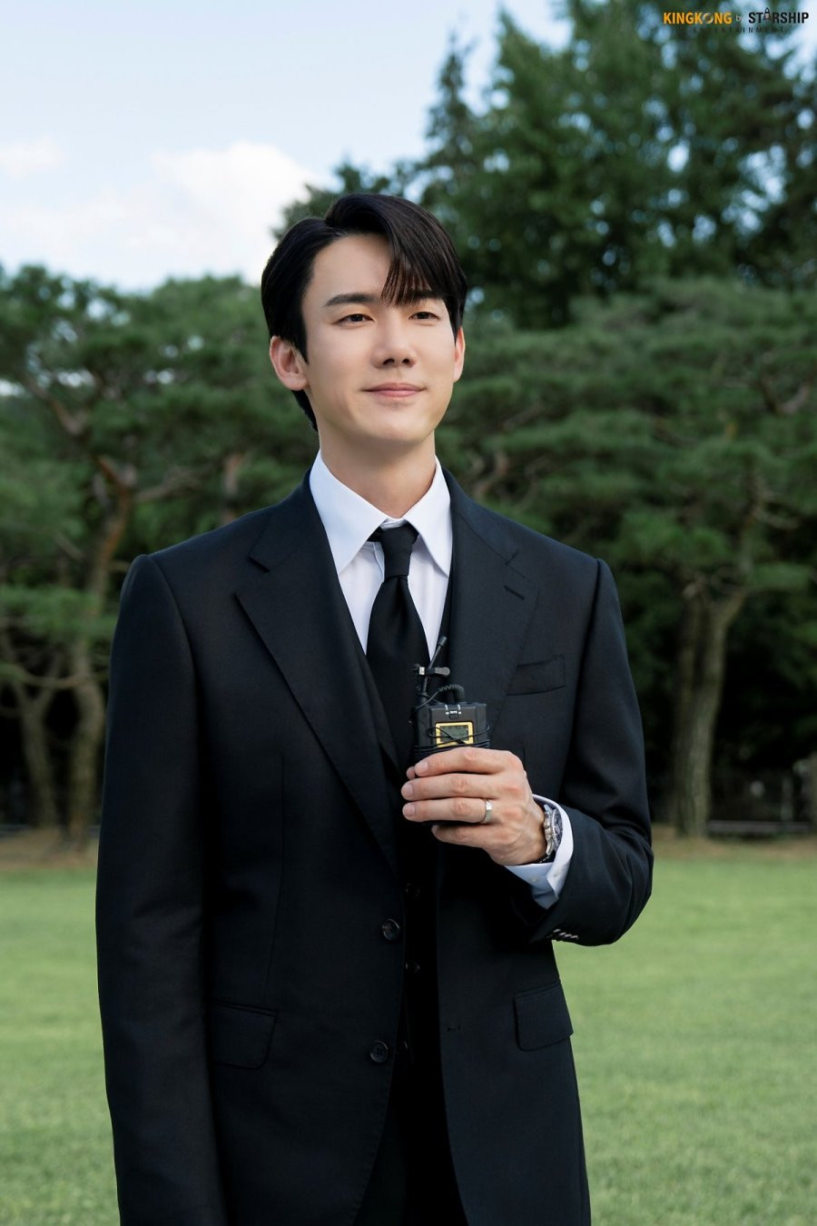 Sa Eon lúc nào cũng tỏ ra lạnh lùng với vợ. Sa Eon lúc nào cũng tỏ ra lạnh lùng với vợ.