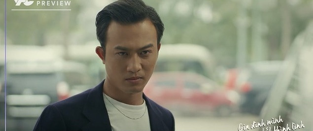 Thành có thái độ lạ trước khách nữ xinh đẹp.