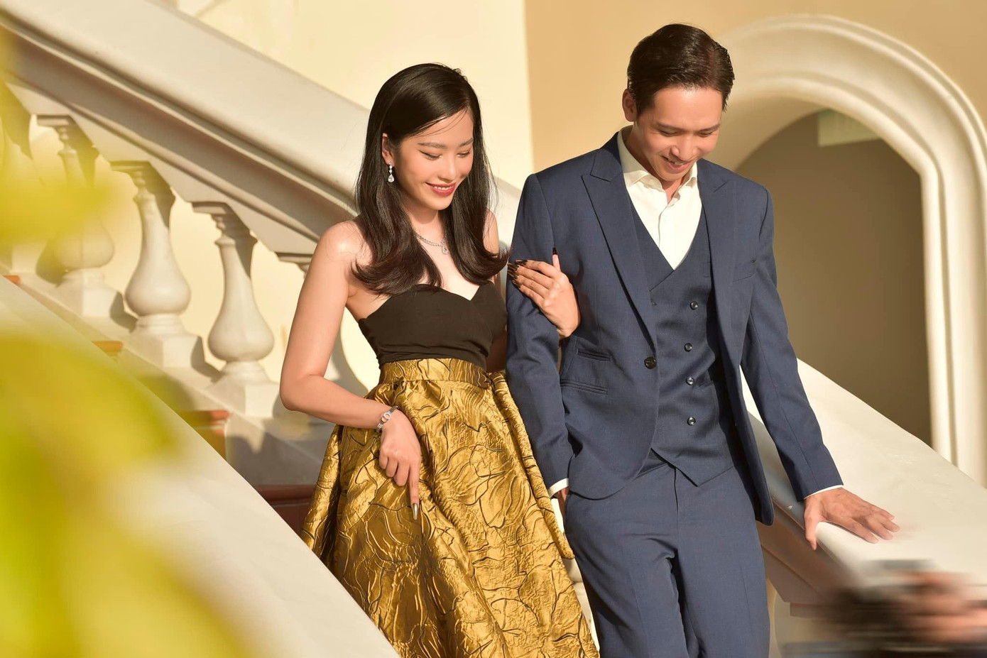 Hành động này cho thấy hai người rất thân thiết Hành động này cho thấy hai người rất thân thiết