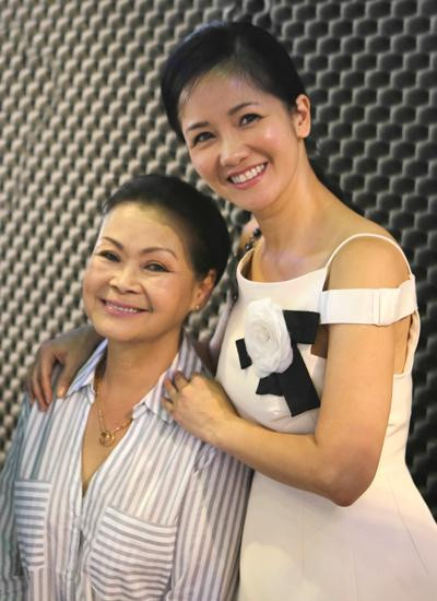 Danh ca Khánh Ly sẽ đổi &apos;hits&apos; với Hồng Nhung trong chương trình này.