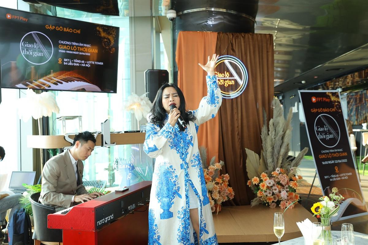 Ca sĩ Thanh Lam là một trong những khách mời đầu tiên của Giao lộ thời gian.