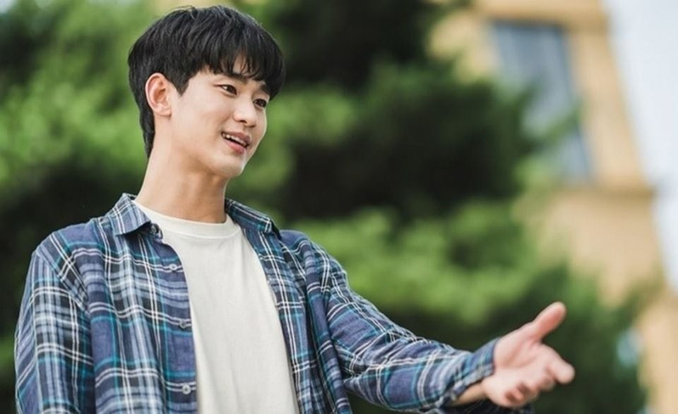 Kim Soo Hyun làm nhân viên y tế bình thường trong phim có rating thấp nhất sự nghiệp.