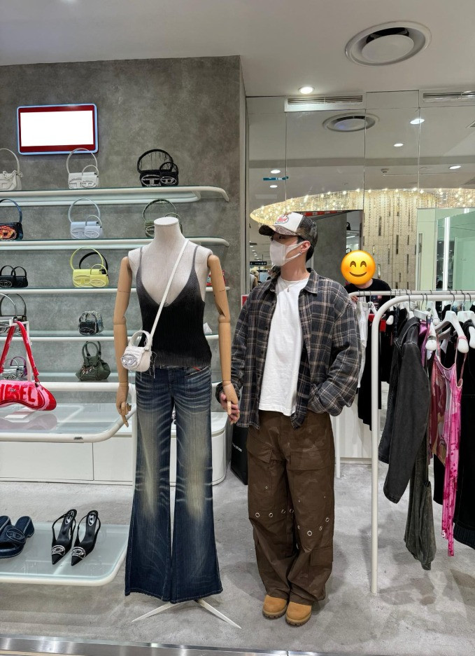 Negav hài hước giới thiệu bạn gái mới. Negav hài hước giới thiệu bạn gái mới.