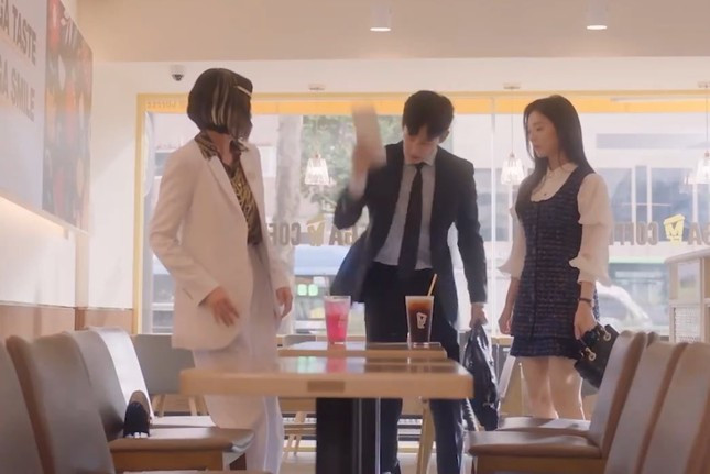 Đến chị gái Hyun Woo cũng đánh giá sai Hae In. Đến chị gái Hyun Woo cũng đánh giá sai Hae In.