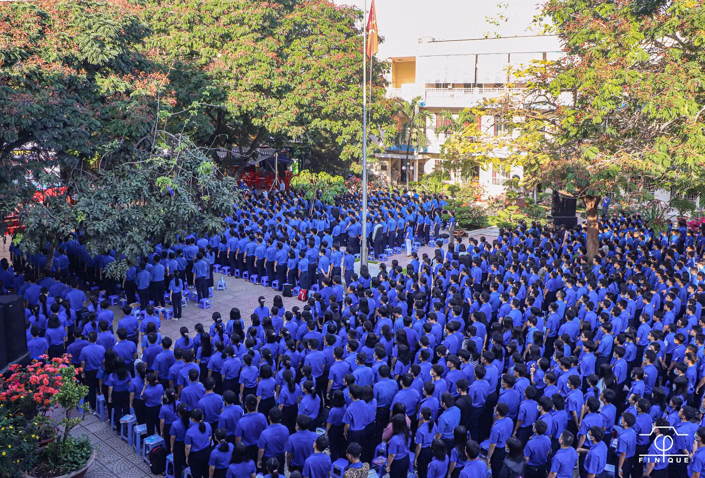Năm nay Đoàn trường THPT Nguyễn Thượng Hiền quyết “đạp gió rẽ sóng” với ca khúc mới. Năm nay Đoàn trường THPT Nguyễn Thượng Hiền quyết “đạp gió rẽ sóng” với ca khúc mới.