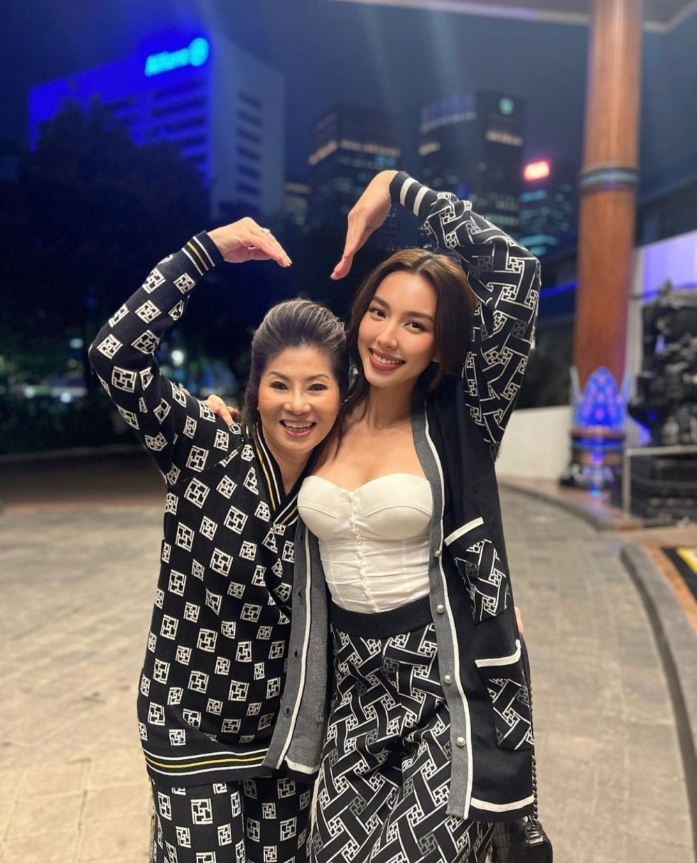 Mới đây đến lượt bà Teresa cũng "nghỉ chơi" với "con gái cưng" Thùy Tiên. Mới đây đến lượt bà Teresa cũng "nghỉ chơi" với "con gái cưng" Thùy Tiên.