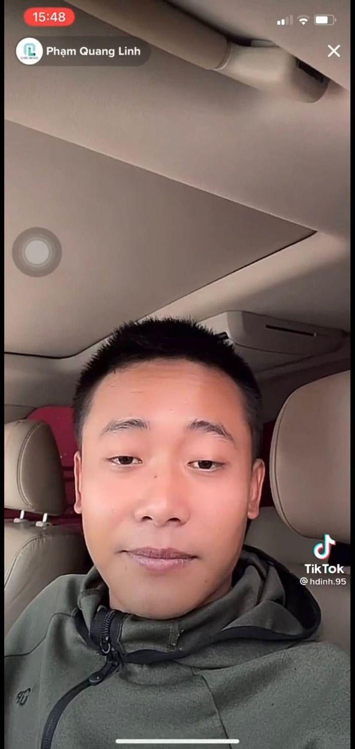 Quang Linh Vlogs lộ rõ vẻ buồn bã khi Thùy Tiên rời đi.