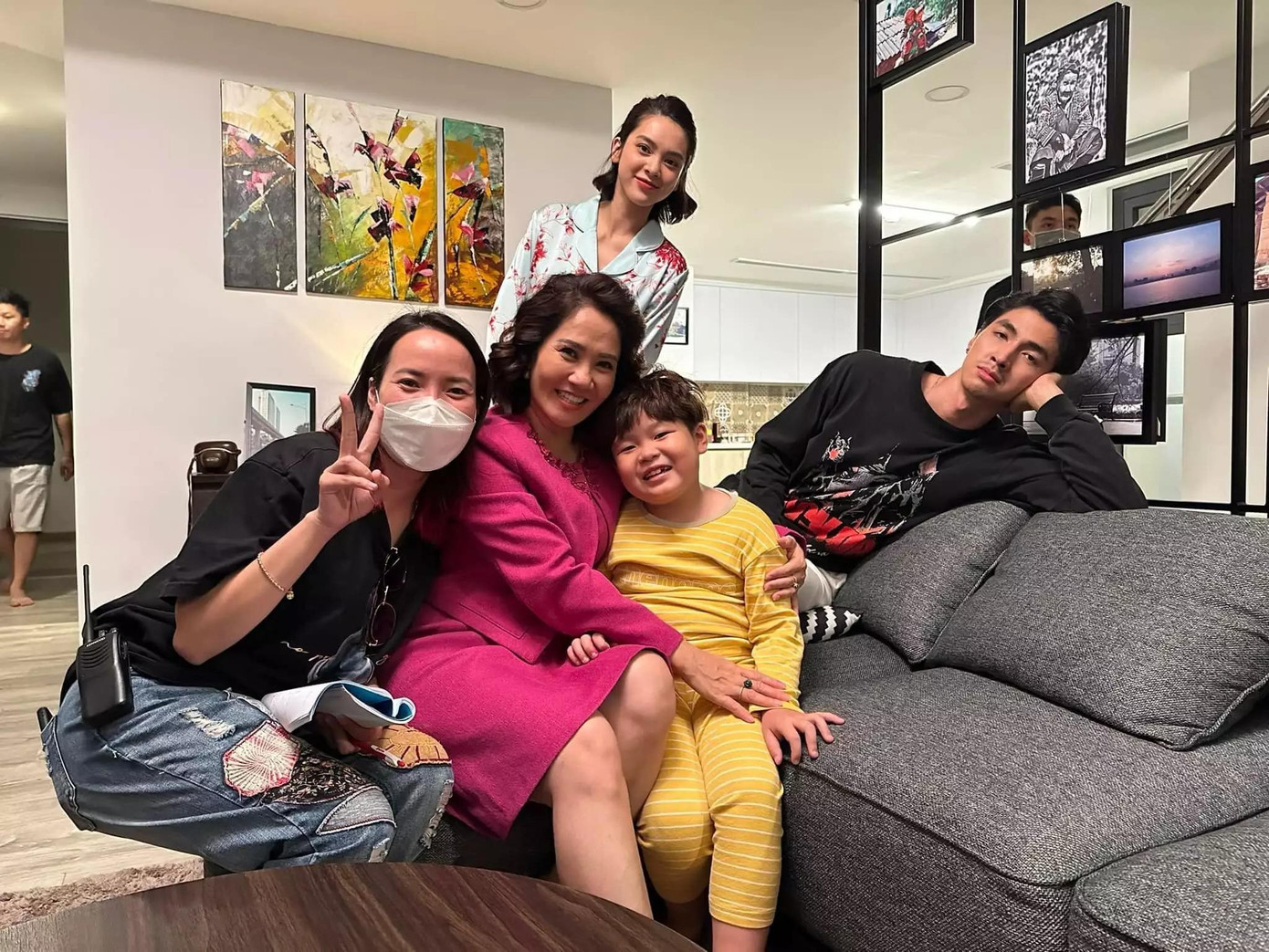 Gia đình hạnh phúc trên phim của Bình An.