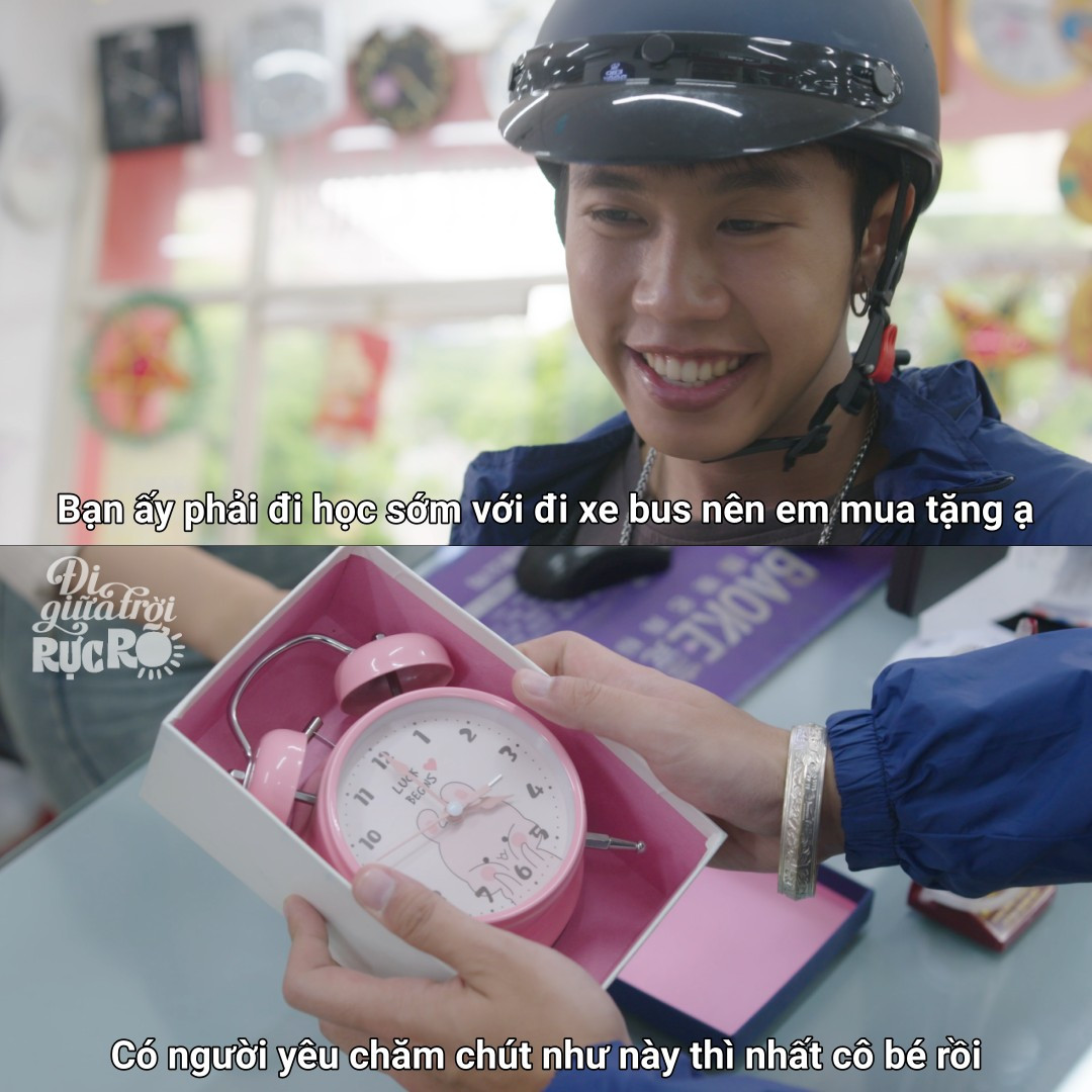 Đi làm vất vả vẫn dành tiền mua quà cho Pu. Đi làm vất vả vẫn dành tiền mua quà cho Pu.