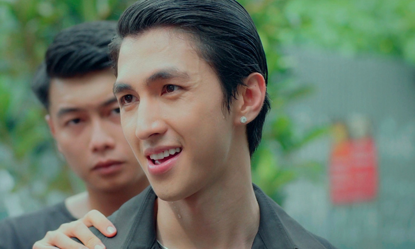 Trong phim mới nhất, Bình An tiếp tục đóng vai phản diện. Trong phim mới nhất, Bình An tiếp tục đóng vai phản diện.