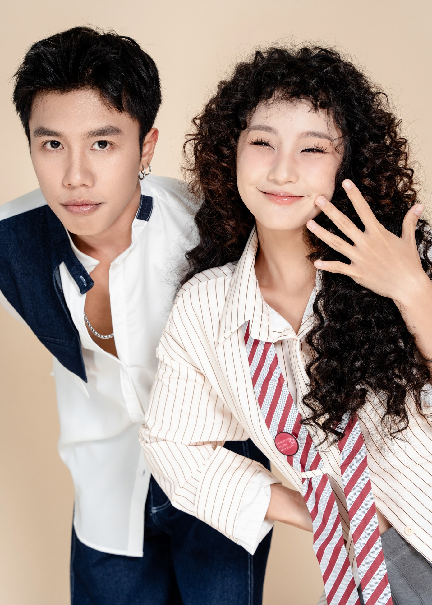 Nhưng hóa ra tất cả chỉ là Thu Hà Ceri và Long Vũ quay quảng cáo mà thôi. Nhưng hóa ra tất cả chỉ là Thu Hà Ceri và Long Vũ quay quảng cáo mà thôi.