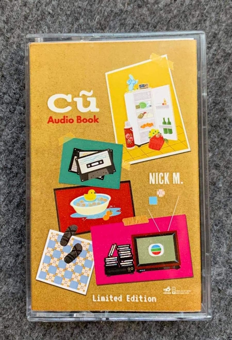 "Cũ" còn có bản sách nói với định dạng băng cassette đầy hoài cổ.