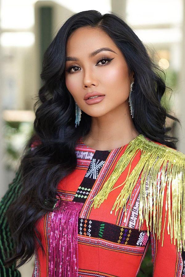 H'Hen Niê đang bị hiểu lầm chỉ vì một câu nói đùa. H'Hen Niê đang bị hiểu lầm chỉ vì một câu nói đùa.