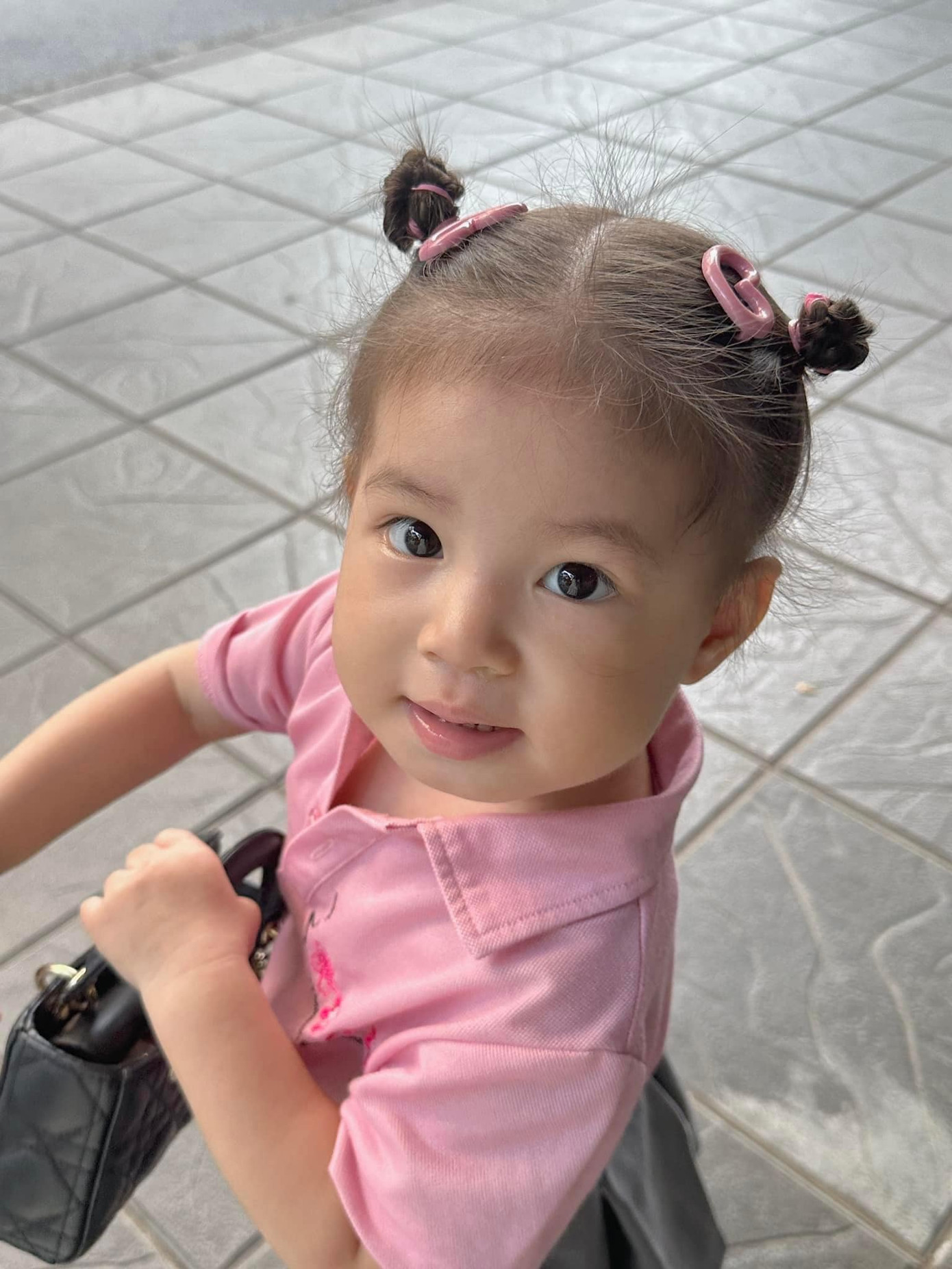 Điều netizen muốn thấy là những hình ảnh hồn nhiên vô tư của bé Pam.