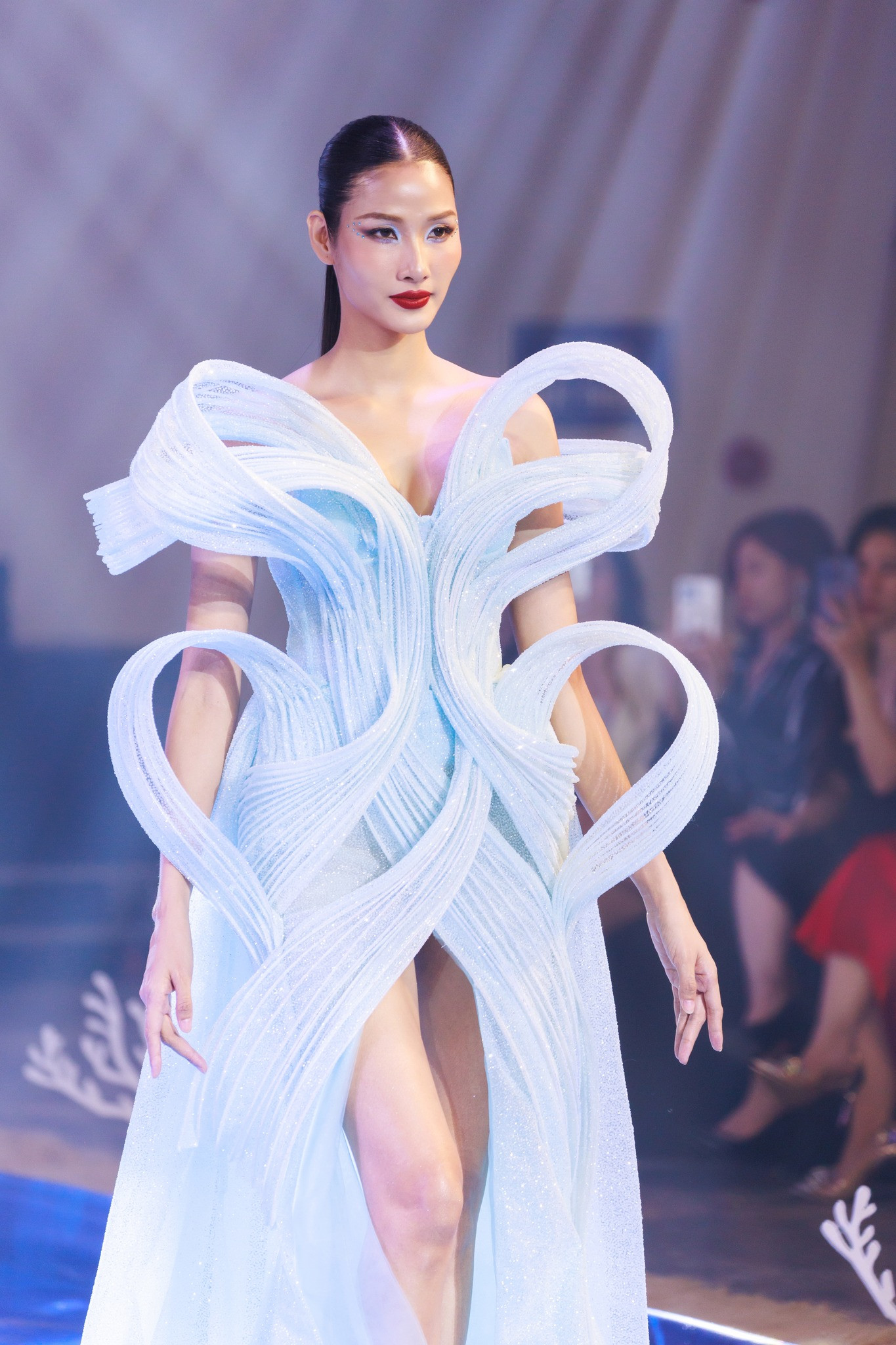 Ồn ào xoay quanh chiếc túi Chà-neo đến giờ vẫn chưa dứt, lâu lâu lại bị đào lên. Ồn ào xoay quanh chiếc túi Chà-neo đến giờ vẫn chưa dứt, lâu lâu lại bị đào lên.