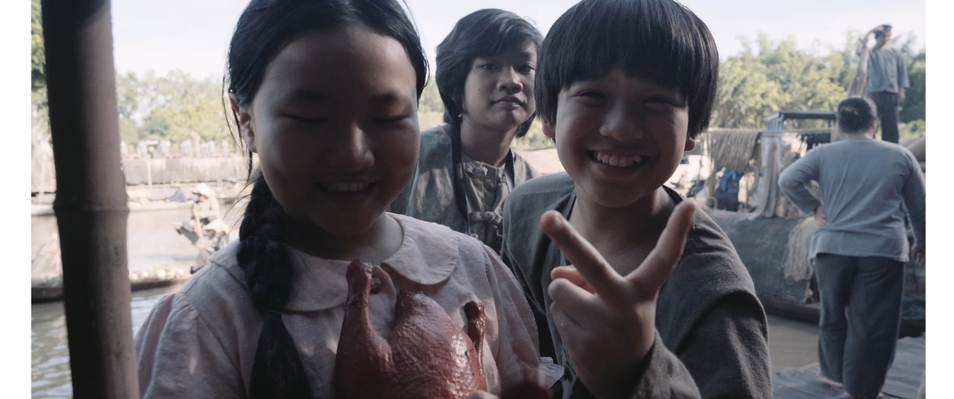 Bộ ba thường xuyên trêu đùa nhau trên trường quay. Bộ ba thường xuyên trêu đùa nhau trên trường quay.