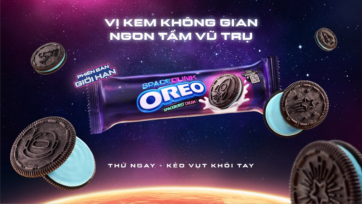 OREO mang cơ hội khám phá không gian đến với người tiêu dùng bằng chiếc bánh quy OREO Space Dunk. OREO mang cơ hội khám phá không gian đến với người tiêu dùng bằng chiếc bánh quy OREO Space Dunk.