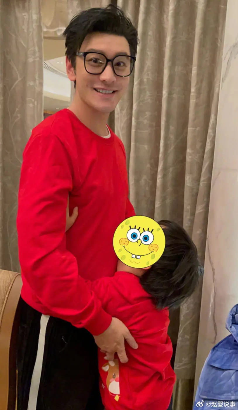 Huỳnh Hiểu Minh bên con trai dịp Tết vừa rồi. Huỳnh Hiểu Minh bên con trai dịp Tết vừa rồi.