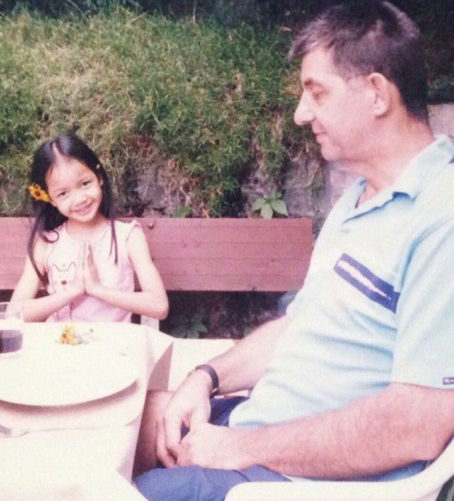 Lisa từ ngày bé đã rất đáng yêu