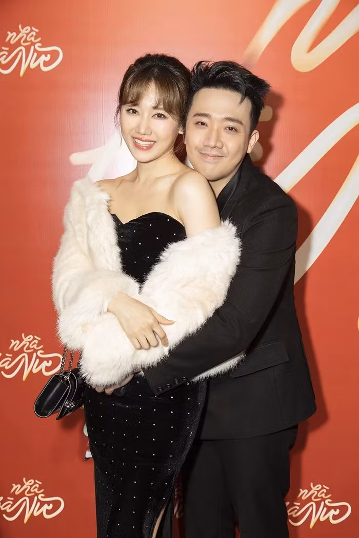 Hari Won và Trấn Thành tình cảm trong buổi ra mắt phim Hari Won và Trấn Thành tình cảm trong buổi ra mắt phim