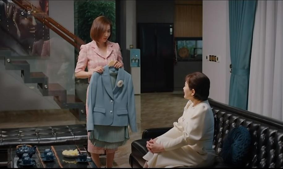 Vân Trang vẫn muốn nhắc bà Nhung nhớ lại chuyện cũ